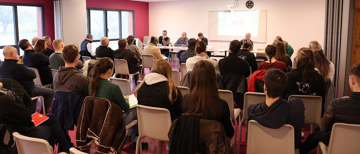 De nombreuses personnes étaient présentes à la maison familiale rurale de Bulgnéville pour assister à l’AG du syndicat ovin des Vosges. © Photo Marion FALIBOIS De nombreuses personnes étaient présentes à la maison familiale rurale de Bulgnéville pour assister à l’AG du syndicat ovin des Vosges. © Photo Marion FALIBOIS