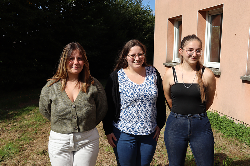 Marylou Mertz, Michèle Pierini et Maëlle Louis ont souhaité promouvoir la consommation de produits locaux et de saison via leur atelier cuisine. © Photo Marion FALIBOIS