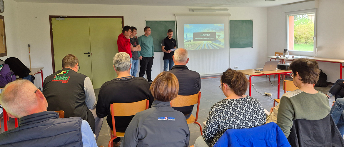 Présentation des PIC du premier au dernier groupe d’élèves : groupe 2. © Photo Mélanie Becker Présentation des PIC du premier au dernier groupe d’élèves : groupe 2. © Photo Mélanie Becker