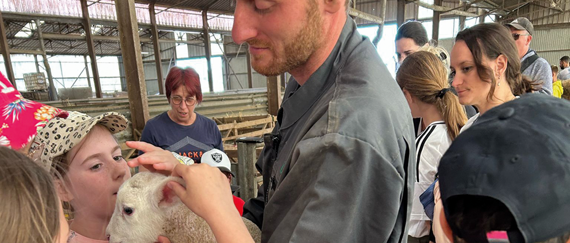 Les enfants ont pu caresser toutes sortes d’animaux. ©Jeunes Agriculteurs Vosges Les enfants ont pu caresser toutes sortes d’animaux. ©Jeunes Agriculteurs Vosges