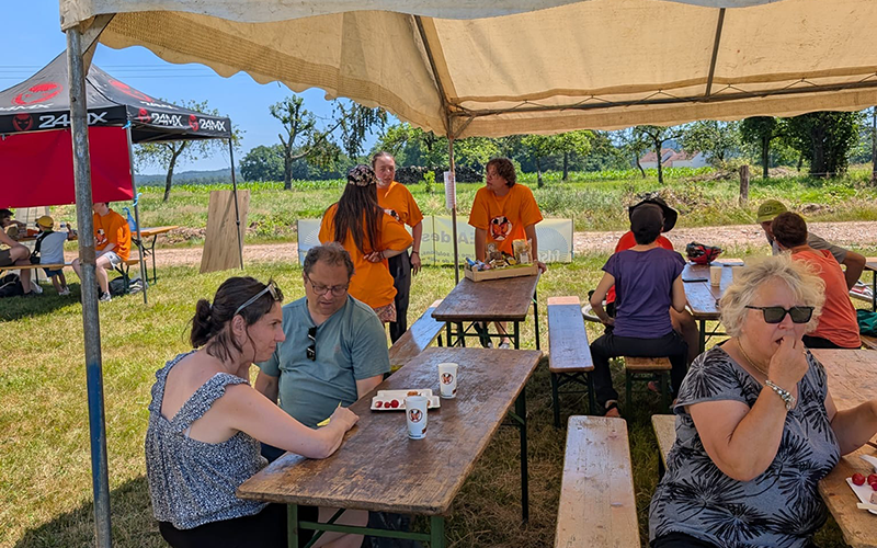 Les participants pouvaient tenter d’estimer le poids d’un panier garni pour essayer de le gagner. © Photo MFR – CFR Gugnécourt Les participants pouvaient tenter d’estimer le poids d’un panier garni pour essayer de le gagner. © Photo MFR – CFR Gugnécourt