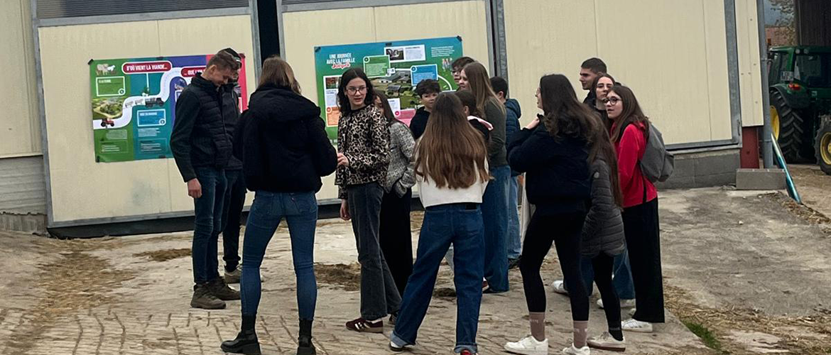 À Oeville, les plus grands aussi découvraient le métier d’agriculteur © JA Vosges