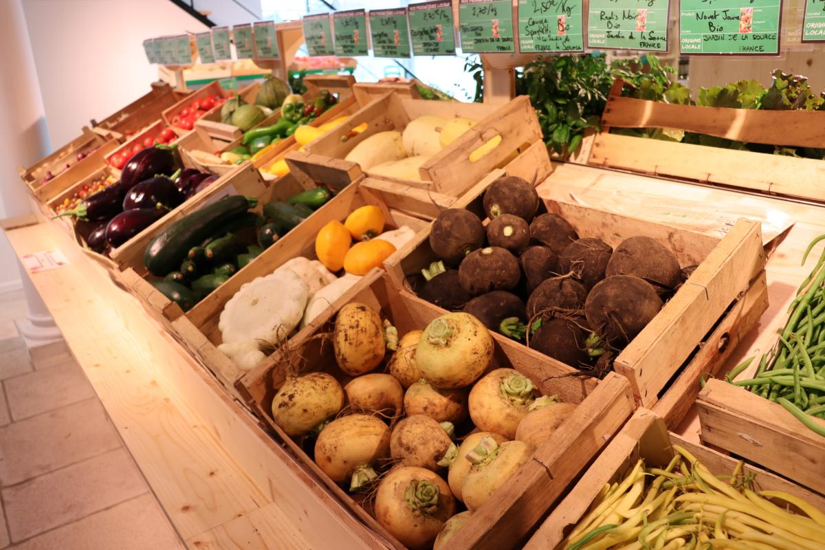 Les légumes de saison des producteurs sont à retrouver dans le magasin. 