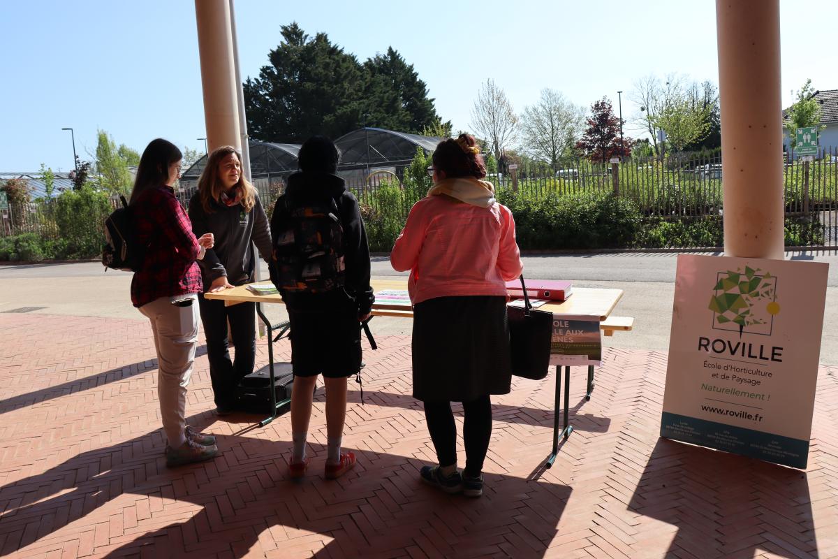 Stand de l’École de Roville. Photo : Mélanie BECKER Stand de l’École de Roville. Photo : Mélanie BECKER