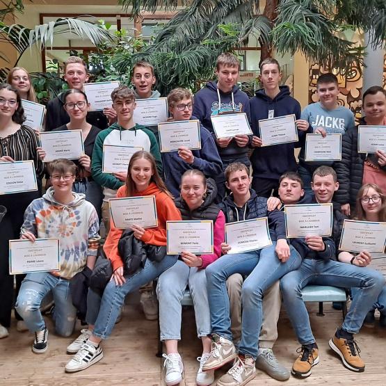 La classe de 1e STAV du lycée agricole de Mirecourt a reçu une distinction délivrée par l’établissement dans le cadre de la cérémonie annuelle de mise à l’honneur pour le projet « assiette 2050 ». ©Campus de Mirecourt