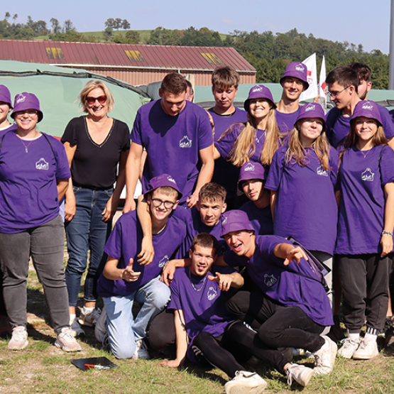 « Pour Obernai allez, allez ! » c’est en donnant de la voix et avec le sourire que les vainqueurs du challenge sont allés chercher leur trophée. ©Photo Marion Falibois