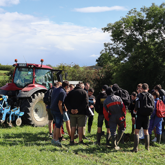 L'après-midi des classes de 2nds et de 1ere de la MFR de Bulgnéville et des BTS ACSE du campus de Mirecourt sont venus assister à la journée technique. © Photo Marion Falibois