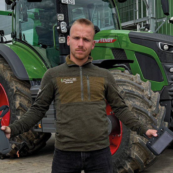 Loïc Madre, 27 ans est un entrepreneur vosgien spécialisé dans les vidéos de machinisme © LOAGRI