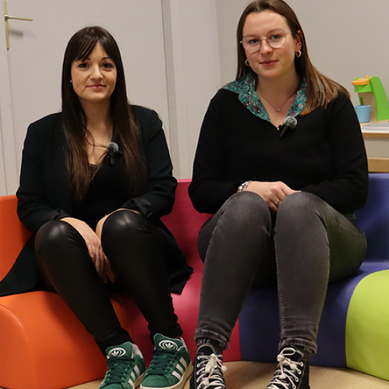 Charlyne Marteleur et Estelle Mulot, élèves en CAP AEPE à Harol, aimeraient devenir ATSEM en école maternelle. © Photo Mélanie Becker