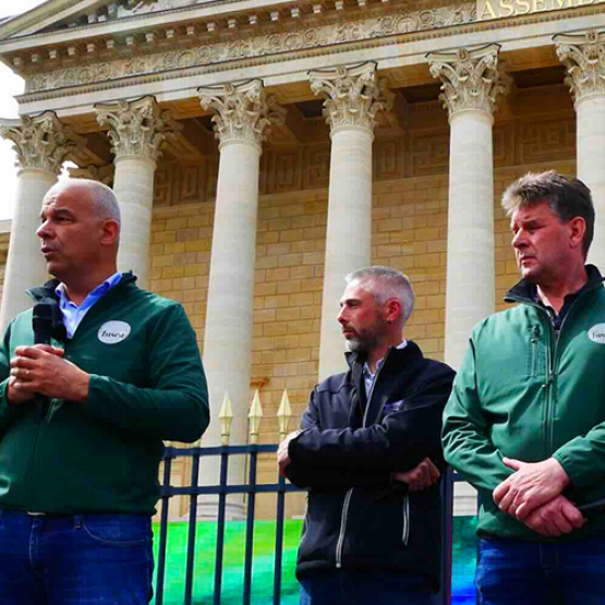 FNSEA et JA ont manifesté le lundi 26 mai devant l'assemblée nationale à Paris. © Photo Actuagri