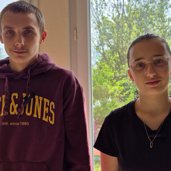 Maëlys Venet et Gabin Abraham sont élèves en deuxième année de CAP Métiers de l'Agriculture à la MFR de Bulgnéville où ils souhaitent ensuite faire un Bac Pro CGEA. © Photo Mélanie BECKER
