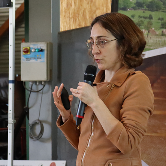 C’est au cours de la journée agroforesterie organisée par le Campus Agricole et forestier de Mirecourt que la chercheuse Gaëlle Maxin a présenté les premiers résultats de son étude sur la valeur santé des aliments des ruminants. © Photo Marion Falibois