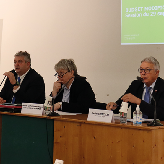 (De G. à D) Anne-Marie Vieu, directrice générale de la Chambre d’Agriculture, Jerôme Mathieu, président de la Chambre d’Agriculture, Valérie Michel-Moreaux, préfète des Vosges et Daniel Gremillet, sénateur des Vosges. © Photo Camille COQUET