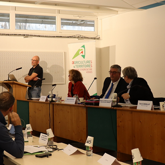 (De G. à D.) Rémi Georgel, resp. pôle développement et prospective, Anne-Marie Vieu, dir. générale Chambre d’Agriculture 88, Jerôme Mathieu, pdt Chambre d’Agriculture, Valérie Michel-Moreaux, préfète  et Daniel Gremillet, sénateur des Vosges. © Photo Cami