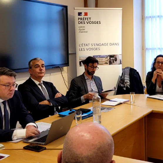 (de G à D) Laurent Marcos, dir. dép. territoires, Laurent Carrie, conseiller territoire, Mathias Ginet, conseiller agriculture et Anne Carlie, SG préfecture des Vosges se sont réunis pour écouter les demandes des responsables syndicaux. © Photo C. COQUET