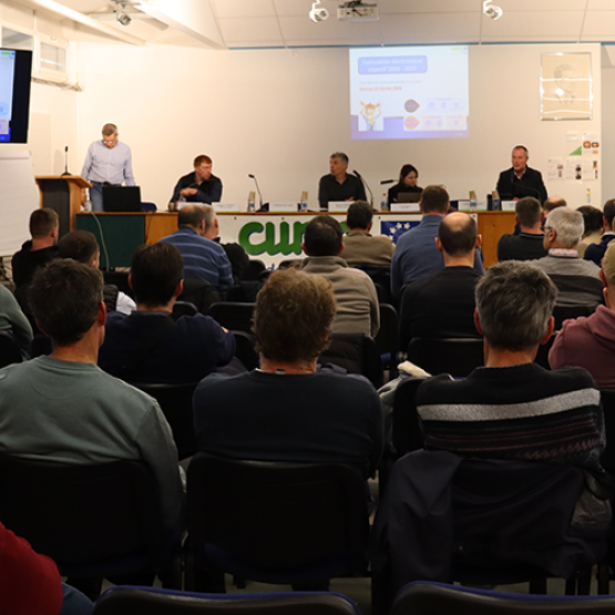 De nombreux participants s’interrogent sur les conséquences du passage à la facturation électronique. © Photo M. FALIBOIS