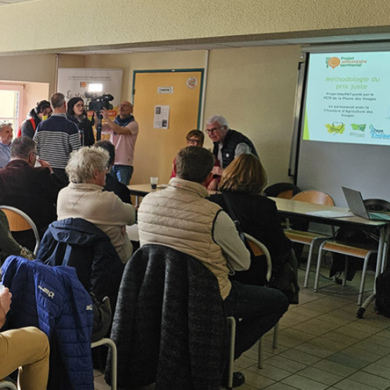 De nombreuses personnes se sont déplacées afin d’assister au lancement de la Méthodologie du prix juste. © Photo PETR Plaine des Vosges