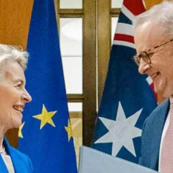 Poignée de main échangée entre Ursula van der Leyen et Anthony Albanese © Photo X