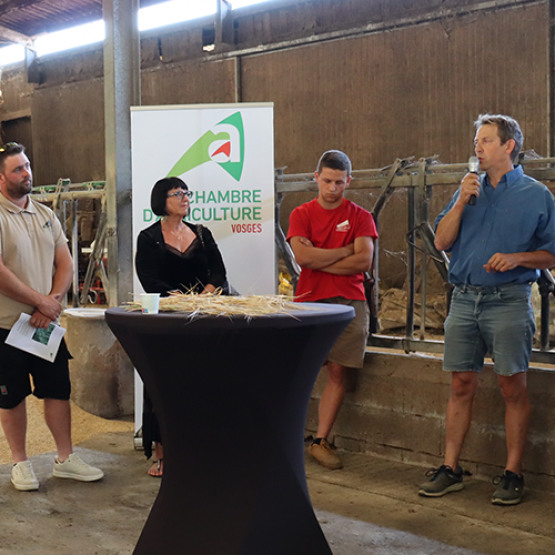 Temps fort pour l’agriculture vosgienne, le bilan des moissons rassemble représentants syndicaux, de le Chambre d’agriculture, de l’État et élus locaux. © Marion FALIBOIS