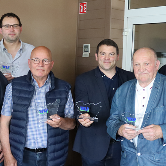 (De G. à D.) Cyril Oudin, Yohann Barbe et Rémi Bregeot avec trois des anciens présidents de l’UPLV : Alain Floriot, Denis Lanterne et Guy Barlier. Photo Marion Falibois