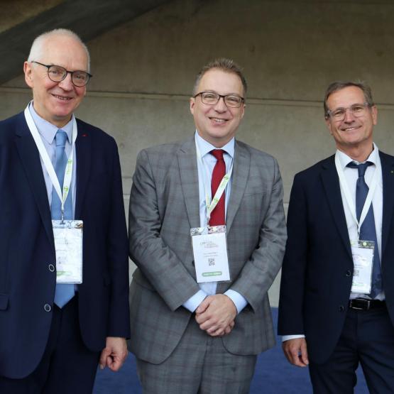 Christian Huyghe, directeur scientifique de l’Inrae, Yann Martinet, secrétaire du comité d’organisation, Éric Masset, président du comité d’organisation (de g. à d.). © RICHARD CREMONINI