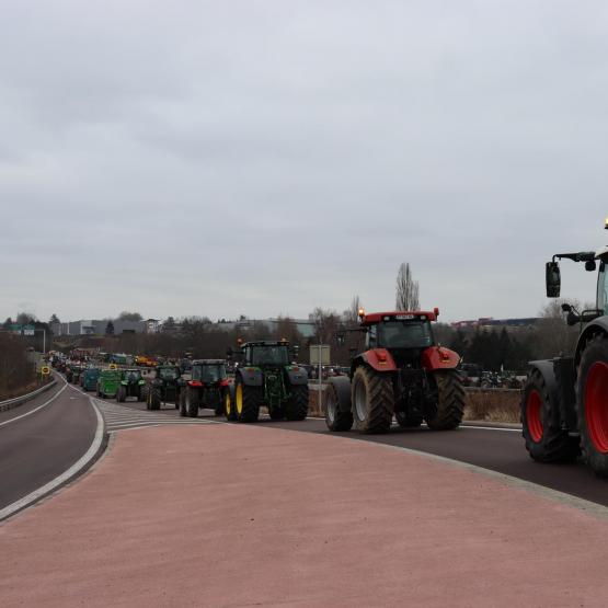 Au total 200 tracteurs et 400 agriculteurs ont répondu à l’appel de la FDSEA et des JA des Vosges. ©Marion Falibois