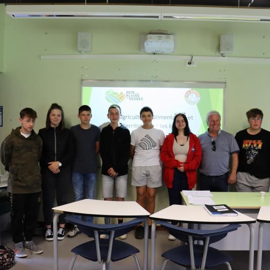 Pour penser l’agriculture en 2040, les élèves, leur professeur et les membres du PETR de la plaine des Vosges ont mis leurs compétences et leurs idées en commun, photo Marion Falibois