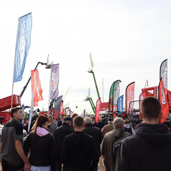 Sur les 6ha de la partie agricole, le matériel des différents concessionnaires attirait autant les agriculteurs en quête d’innovation que le grand public. Photo : Marion FALIBOIS