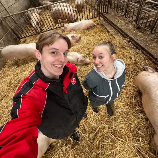 Luka et Loane, étudiants en Bts Productions animales, sont partis seuls et en duo. Photo DR