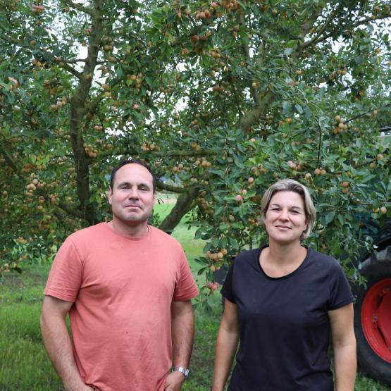 Cécile et Jean-Charles Blanpied ont repris l’exploitations de leurs parents, l’Earl de Arnay-le-Duc, il y a treize ans. Photo  J.Joris.