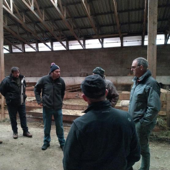 Claude Font et Guy Scalabrino sont venus sur le terrain dans les Vosges pour parler prédation. Photo : DR