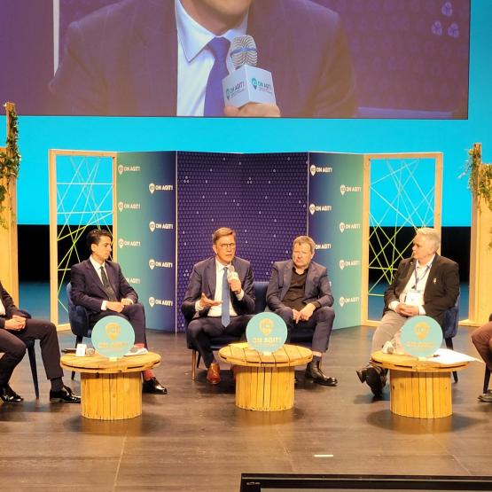 De g. à d. : Christophe Mahieu (groupe EBRA) ; Nizar Azouz (sous-préfet de Toul) ; Mathieu Klein (président Métropole Grand Nancy) ; François Werner (vice-président Conseil régional) ; Hélène Boulanger (présidente Université de Lorraine) et Mathieu Vidard