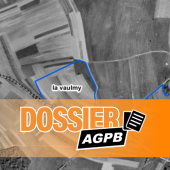 Pour découper les parcelles en micro-parcelles, le technicien de la CAL se base sur des images aériennes prises depuis 1958 et établit une cartographie à laquelle il superpose les résultats d'analyses de sols. © CAL