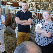 Cette visite d’exploitation proposée par la FDSEA et JA 88 à tous les candidats aux législatives avait pour objectif de permettre aux représentants syndicaux de faire part au député nouvellement élu les enjeux de l’agriculture des Vosges. ©Marion Falibois