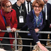 Annie Genevard, ministre de l'Agriculture dans les allées du Sommet de l'élevage. ©Photo DR