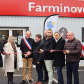 (De G. à D) Arnaud Le Grom de Maret, directeur général d’EMC2 et de Farminove, Nathalie Babouhot, présidente de la communauté de communes de Mirecourt Dompaire, Philippe Larcher, maire de Poussay, Bruno Didier, Président d'EMC2, Arnaud Bédot, directeur du