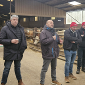 François-Xavier Hupin, SGA JA Nat et Thierry Coué, SGA de la FNSEA étaient en déplacement au GAEC de l’Ame le 21 janvier pour répondre aux questions de la quarantaine d’exploitants vosgiens qui avaient fait le déplacement. © Photo Marion Falibois