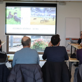 Membres du bureau, conseillères Chambre d’agriculture, formateur et utilisateurs de chiens de troupeaux étaient réunis pour l’assemblée générale de l’UCTMA. © Photo Mélanie Becker