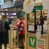 Chaque année les producteurs viennent démontrer le savoir-faire des Vosges sur le stand partagé du département. © Photo Marion Falibois