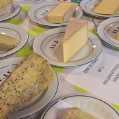 Munsters, Cœur de massifs, fromages blancs, tommes et yaourts, le concours mettait en valeur la diversité et le savoir-faire des producteurs fermiers. © Photo Marion FALIBOIS