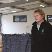 Jonathan Collot (à gauche), diplômé en BTSA production horticole accompagné par Sylvie Roussel et Florian Vély ses coachs. © Photo Marion FALIBOIS
