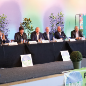(De G. à D.) Jérôme Mathieu, pdt Chambre d’agriculture 88, Blaise Gourtay, préfet 88, Romain Blanchard, SGA FNSEA, Philippe Clément, pdt FDSEA 88, Eric Virion, SG FDSEA 88, Nicolas Lallemand, co-pdt de JA 88 et Cyril Petelot, trésorier FDSEA 88. © Photo M