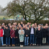 Comme chaque année la traditionnelle photo de groupe a précédé de repas des producteurs coopérateurs © Groupe Ermitage.