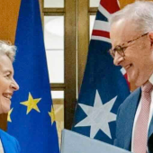 Poignée de main échangée entre Ursula van der Leyen et Anthony Albanese © Photo X