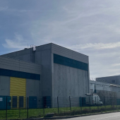 Les chaudières et les tours de séchage se trouvent sur le même site que la fromagerie de Bulgnéville mais elles sont séparées de celle-ci par un axe routier. © Groupe Ermitage
