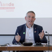 Xavier Lerond, entouré de Franck Bellaca et de Romain Hannetel, nouveau président d’Interbev Grand Est. © Inès ANTOINE
