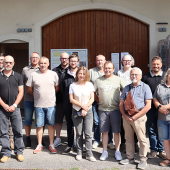 Les participants ont pu découvrir la coopérative viticole des Coteaux-du-Monfort, productrice du fameux vin bleu.  © Marion FALIBOIS