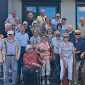 Le groupe des anciens devant le bâtiment de Terrae Genesis au Syndicat (88). © Photo SRAE Grand Est