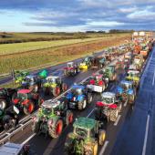 150 tracteurs vosgiens ont pris place sur l’autoroute A31 du vendredi au samedi ©Benjamin Lacroix	