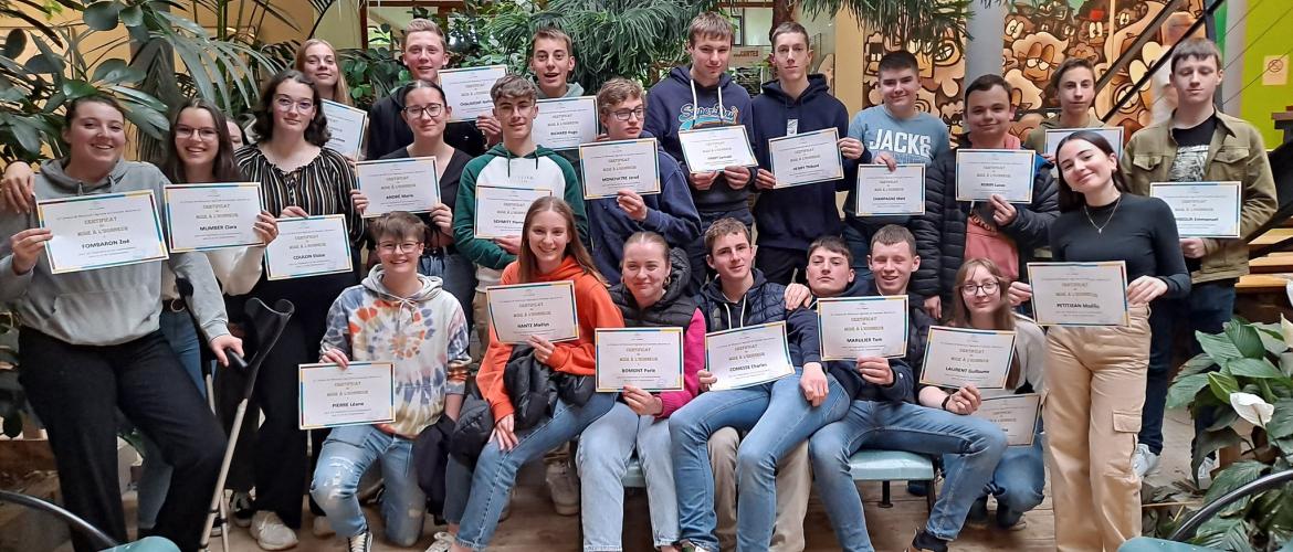 La classe de 1e STAV du lycée agricole de Mirecourt a reçu une distinction délivrée par l’établissement dans le cadre de la cérémonie annuelle de mise à l’honneur pour le projet « assiette 2050 ». ©Campus de Mirecourt